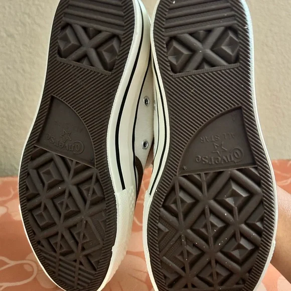 Converse Women's High-Top Sneakers - NWOT - Picture 5 of 7